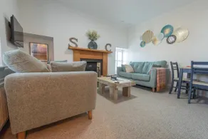Sea Crest - Beachfront Escape with Whisky Snug - Image 5