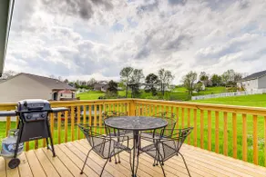 Deck & Outdoor Dining: Family Getaway in Dry Ridge - Image 2