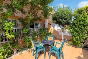 Pretty Bungalow With Private Garden - Image 3