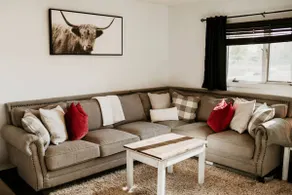 Centrally located ”Perch Lake Bungalow” w/Hot-tub! - Image 5