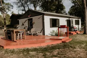 Centrally located ”Perch Lake Bungalow” w/Hot-tub! - Image 3