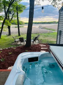 Centrally located ”Perch Lake Bungalow” w/Hot-tub! - Image 2