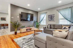 1 Mi to Dtwn: Pet-Friendly Providence Apt w/ Yard - Image 5