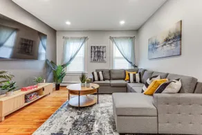 1 Mi to Dtwn: Pet-Friendly Providence Apt w/ Yard - Image 4