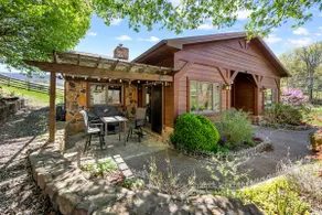Riverside Cottage w/Hot Tub near Trails&Vineyard - Image 5