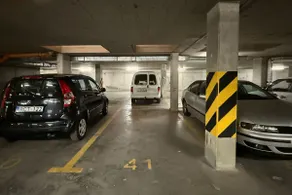 Central - Free Parking - Sunny - Spacious - Image 5