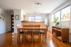 10 Tranquil Charm West Perth 2BR Parking - Image 4
