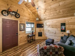 #74 Pinewood Cabin: Hog Holler - Image 4