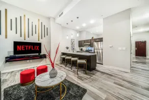 Rock & Roll Flat w/ Indoor Pool+Sauna+Gym•Downtown - Image 2