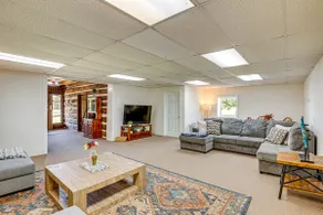 Pet Friendly Hollywood Cabin Apartment Near Lake - Image 3