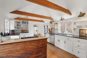 Renovated Cozy Cabin 5 Min to Beach! - Image 2