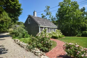 Renovated Cozy Cabin 5 Min to Beach! - Image 5