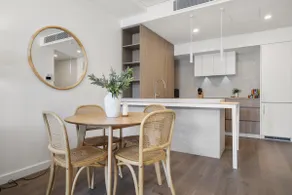 Chic 1-Bed Escape in Fremantle with Parking - Image 3