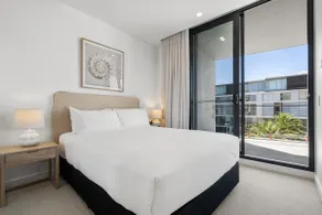Chic 1-Bed Escape in Fremantle with Parking - Image 2