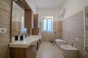 Magnolia House - Apartment 2 - Image 3