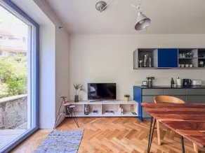 Modern One-Bedroom Apt with Garden View - Image 4