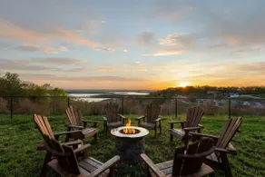 Gorgeous Hilltop Lake View! Great Location! - Image 4
