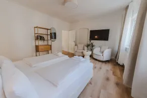 STAYLIGHT Business & Boutique Apartment - Parking lot - Image 3
