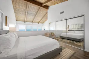 Spacious Oceanfront Home Near Newport Pier - Image 5