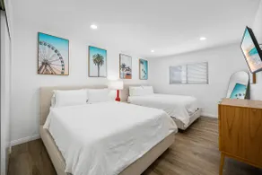 Spacious Oceanfront Home Near Newport Pier - Image 4
