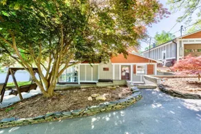 Lakefront 3BR Dock + Boat Ramp, Pet-Friendly - Image 5