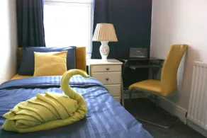 Large 7-Bed Home in Hartlepool - Ideal for Groups - Image 5