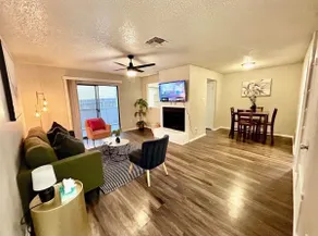 Posh King Pad | Pool•10 Min ATX! - Image 2