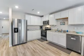 Pet-friendly Home with Fenced Yard - Image 5