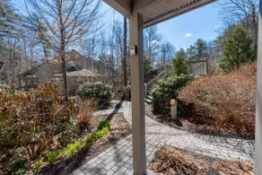 Charming Townhouse with Shared Pool - Image 3
