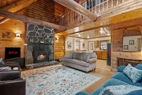 Lucky Log Cabin- Hottub fireplace 12min to Mt Snow - Image 2