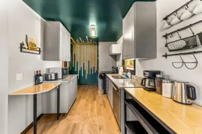 4BR Colorful Game Casa - Image 5
