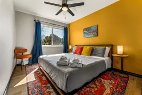 4BR Colorful Game Casa - Image 2