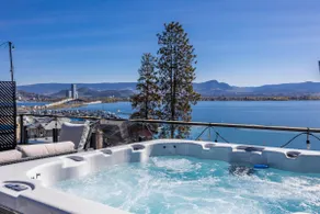 Modern home w/ Rooftop & Hot Tub - Image 2