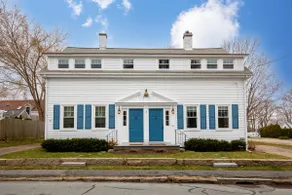 Charming Coastal Getaway in the Heart of Sandwich - Image 3