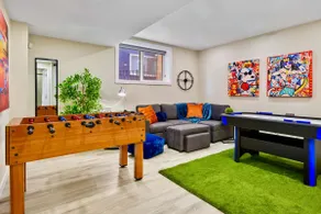 TheGolden • Game&Movie Room • 15Guest • FREEGarage - Image 4