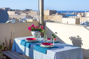 Traditional townhouse near seafront, roof terrace RTHE1-1 - Image 3