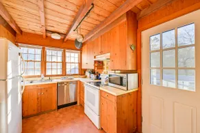 Walk to Amagansett Beach: Cottage w/ Deck! - Image 2