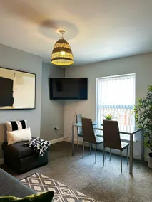 Ideal Wigan Base - 1BR for Cosy Stays - Image 2
