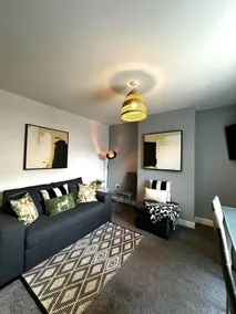 Ideal Wigan Base - 1BR for Cosy Stays - Image 5