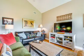 Views, Sunsets & Wildlife: Waterfront Gem in Texas - Image 4