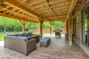 NewlyReno'd/PrivateWalkoutBasementSuite/FullKitch - Image 5