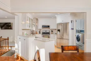 Historic Appleton Mansion-Sleeps 13 & Free Parking - Image 4
