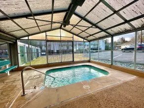 Riverfront Luxury In Downtown Bend. Pool/Hot Tub. - Image 5