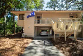 Coastal retreat with nature views - Image 2