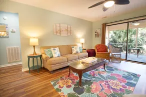 Coastal retreat with nature views - Image 5