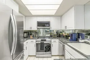 Stylish Bellevue Home - 15min to Seattle Downtown - Image 3