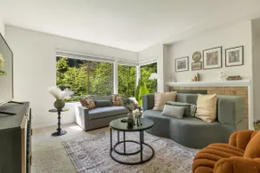 Stylish Bellevue Home - 15min to Seattle Downtown - Image 2