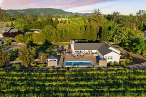 Steps to Top Wineries | Pool, Bocce Ball, Hot Tub - Image 2