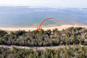 Snug UP: Upper Peninsula Fall Getaway - Image 4