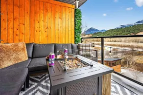 Apres Ski, DT, MtnView, TopFloor, AC, Sleeps 6 - Image 2